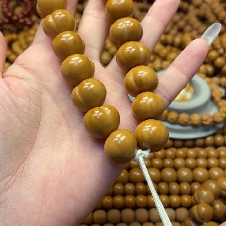 ****宇核桃微瑕亮面大屁桃手持