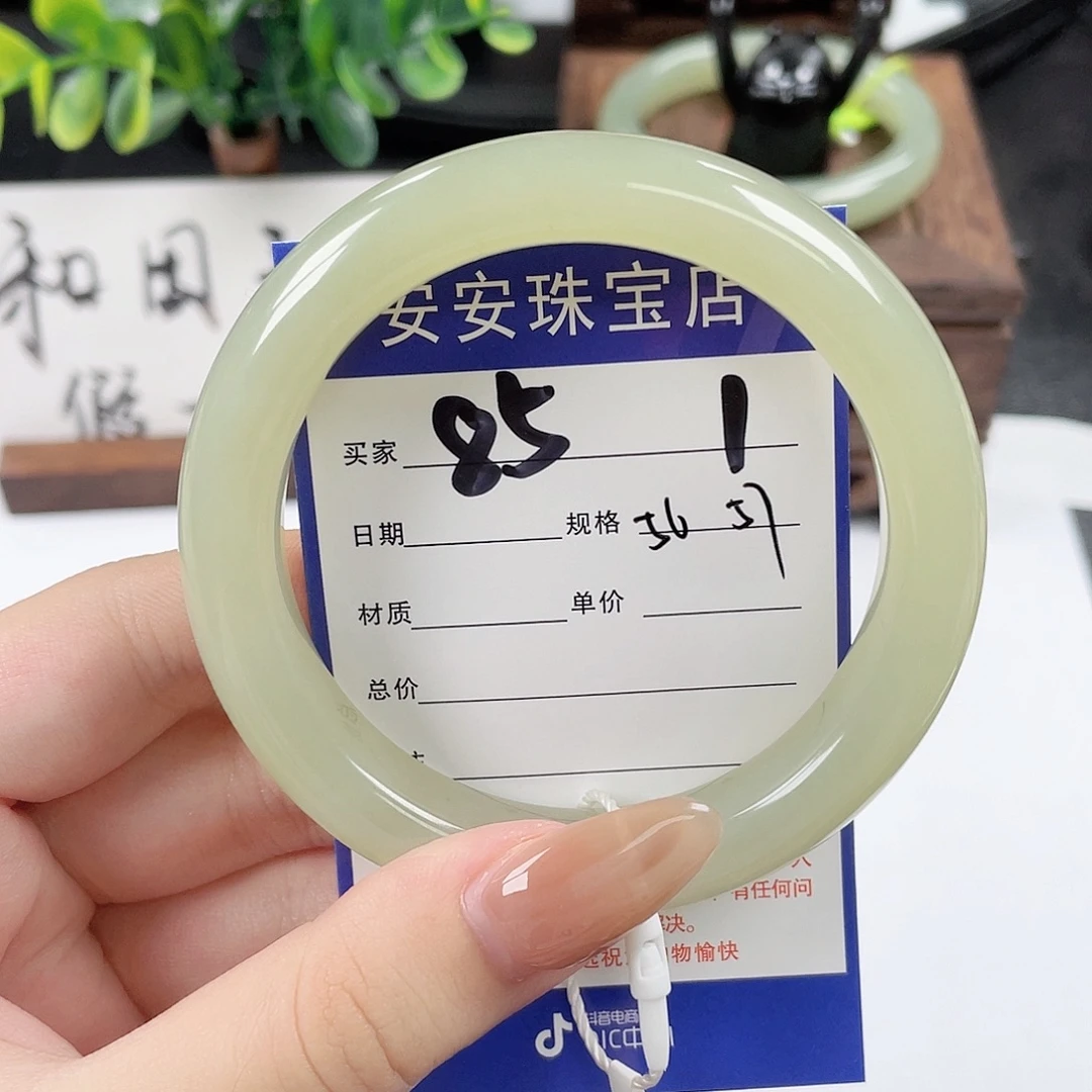 和田玉未镶嵌手镯