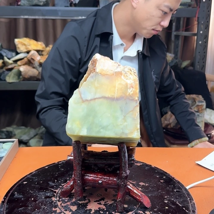 蛇纹石玉原石未镶嵌周*哥1