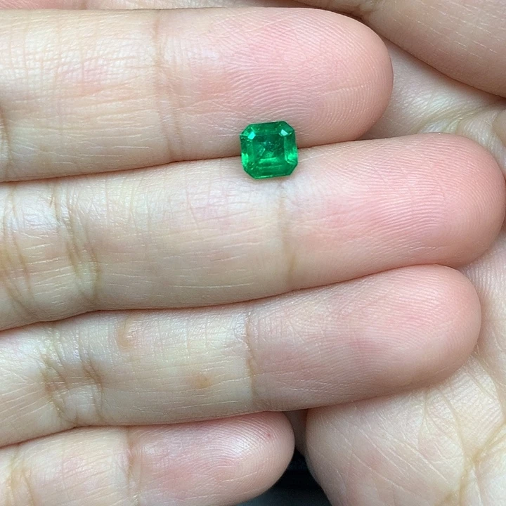 祖母绿裸石0.7ct哥伦比亚祖母绿