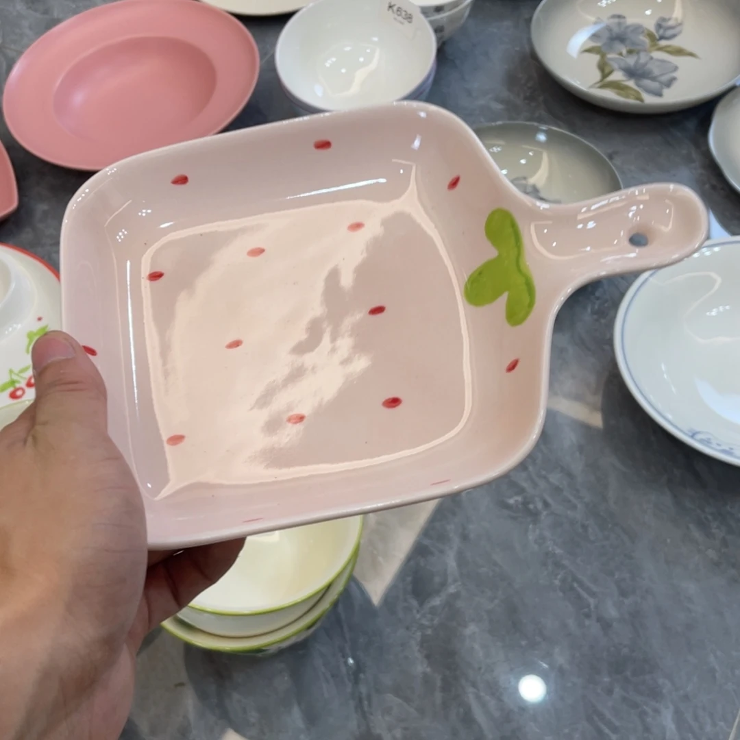 陶瓷微瑕餐具介意勿拍，满18飞！