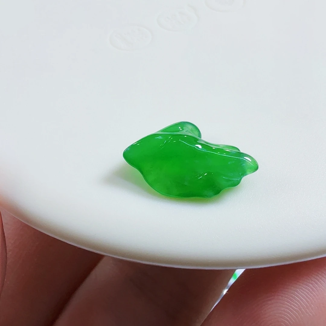 翡翠未镶嵌颈饰裸石