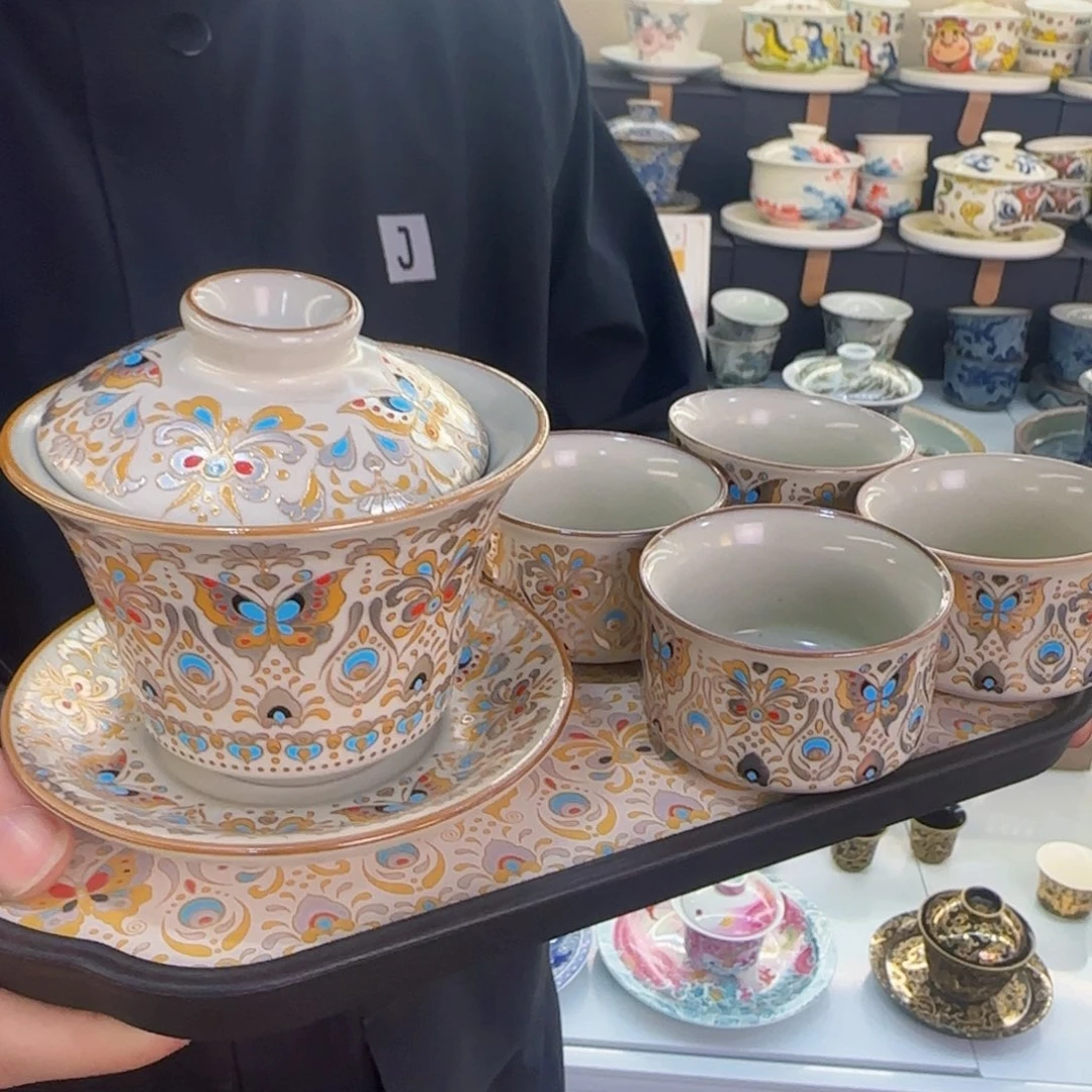 这些盖碗很漂亮！！！