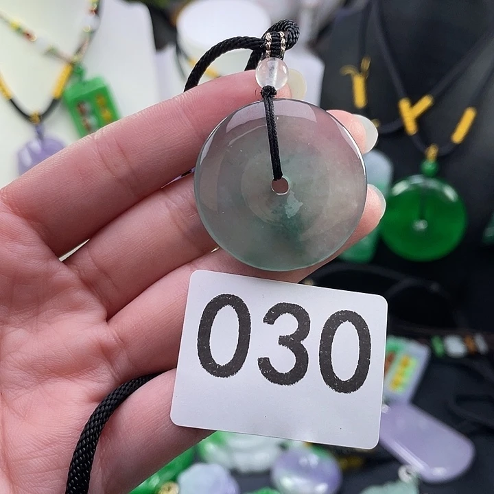 翡翠未镶嵌吊坠(赠链)