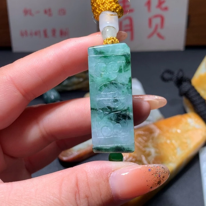 翡翠未镶嵌颈饰保真天然A货翡翠