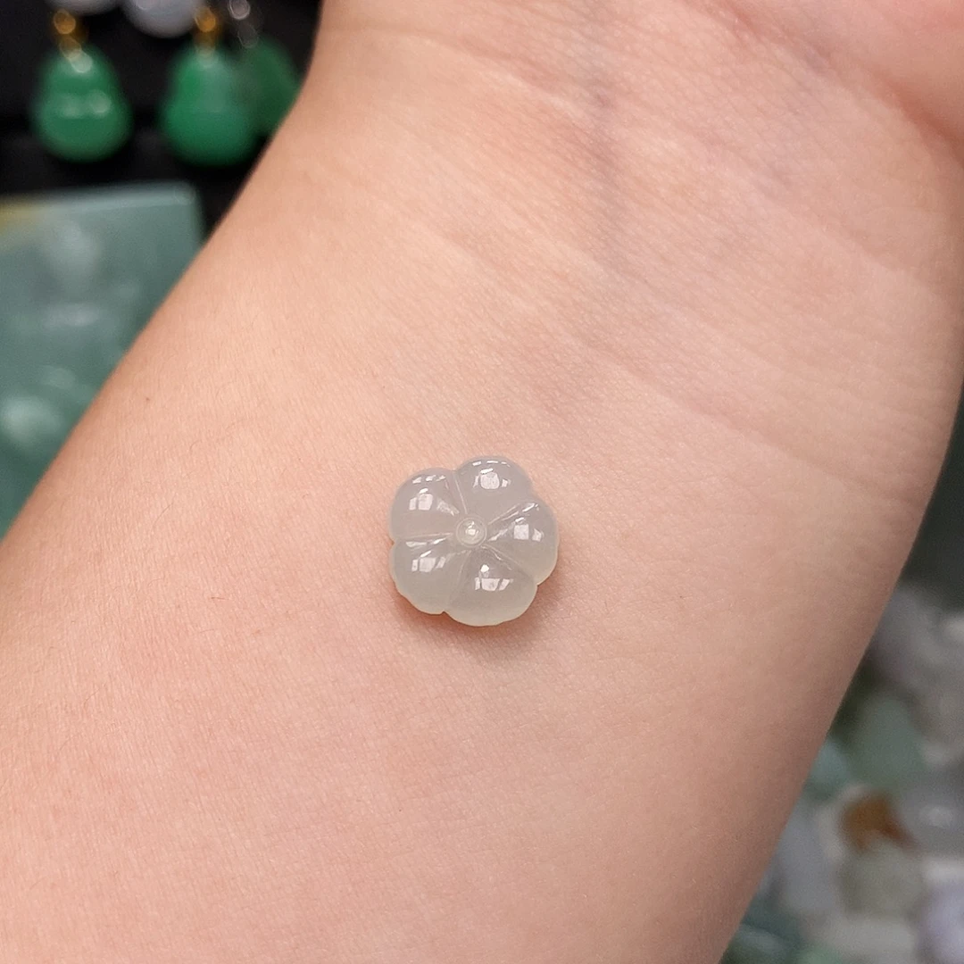 翡翠未镶嵌颈饰小花花