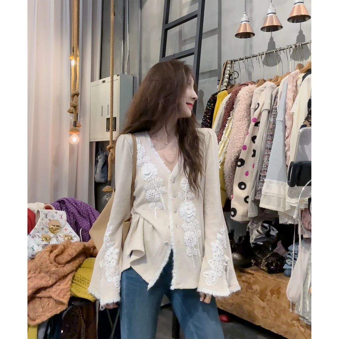 S50915509素拉那里 法式设计感重工花朵提花花边喇叭袖针织开衫羊