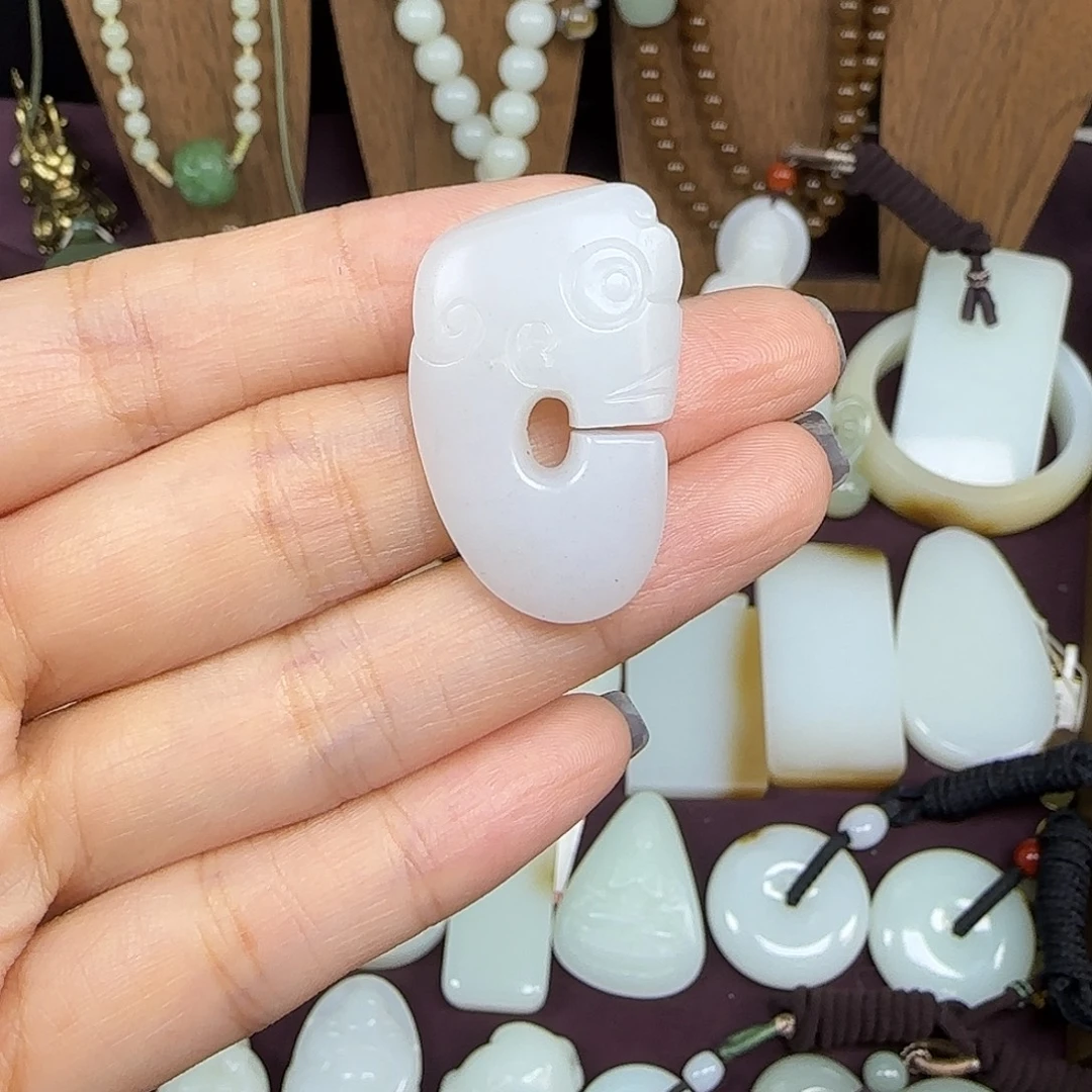 和田玉未镶嵌颈饰