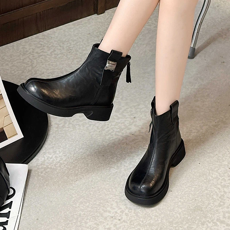 2025新款防脏秋冬圆头英伦马丁靴女黑色皮靴复古短筒单靴软底防滑