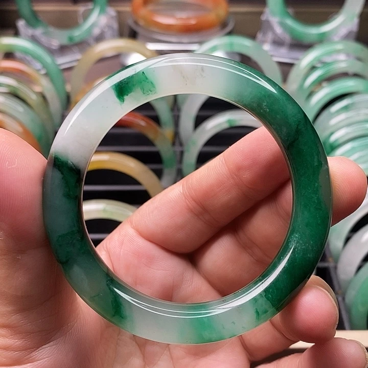 石英质玉（非洲翠）手镯未镶嵌