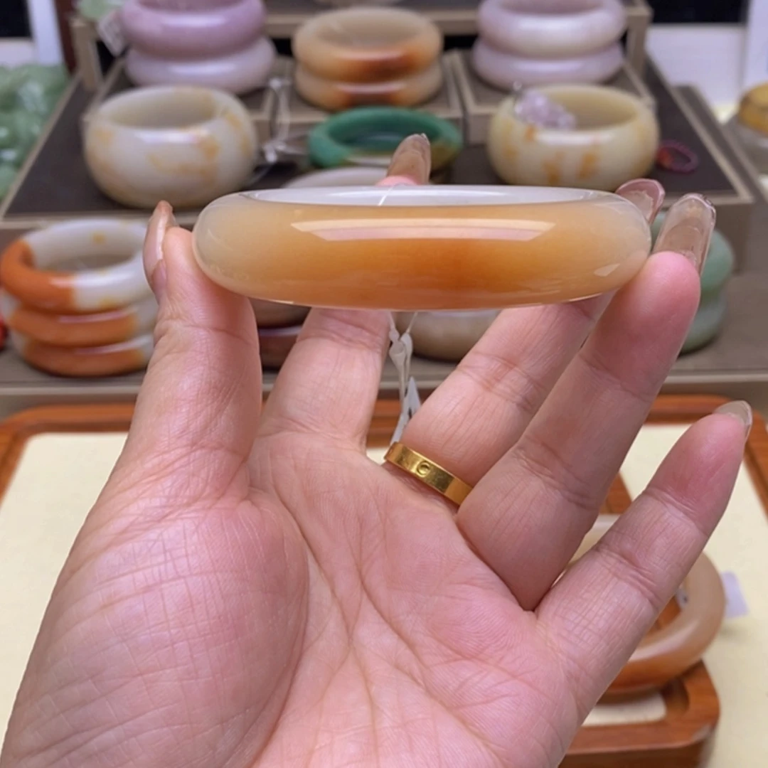 【闪购商品】石英质玉手镯未镶嵌十**扣