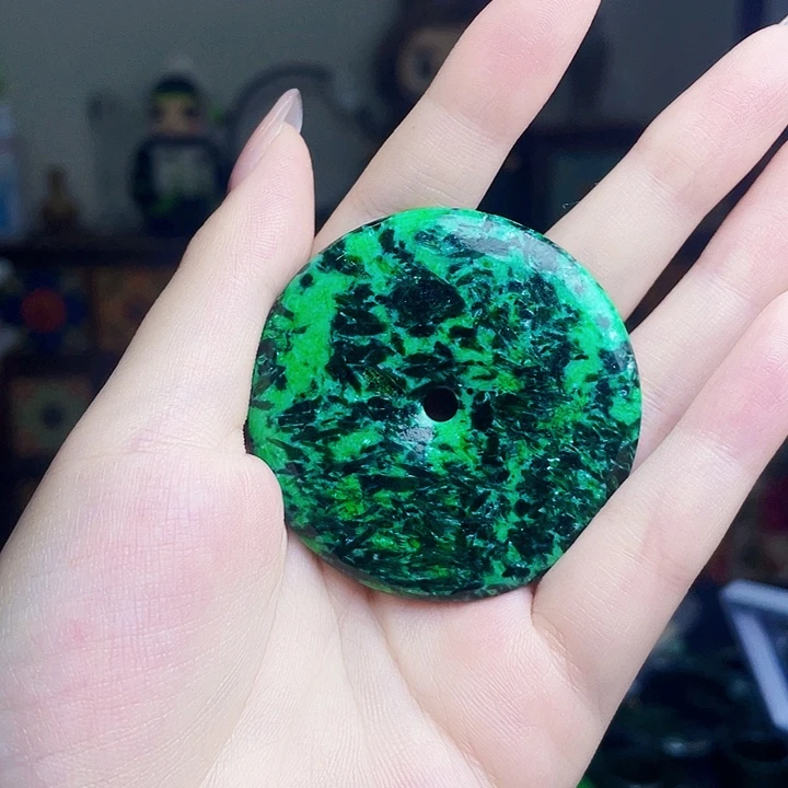翡翠未镶嵌颈饰多样性