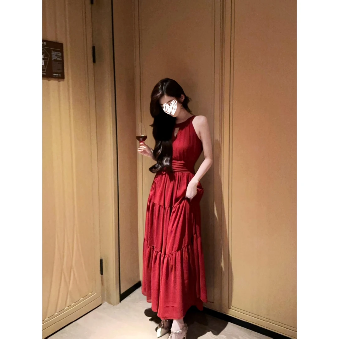 清冷女神法式复古红色挂脖吊带夏季度假气质收腰连衣裙裙子