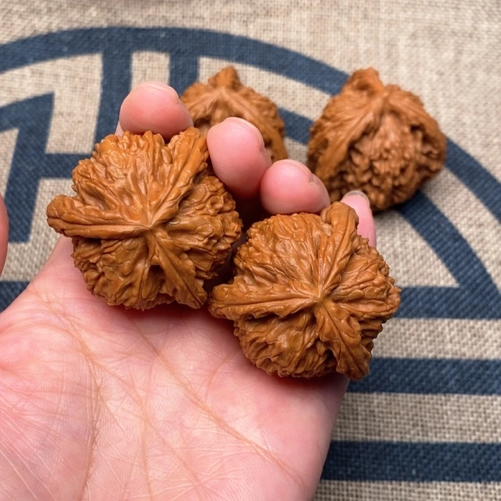 吊坠文玩核桃歪**?