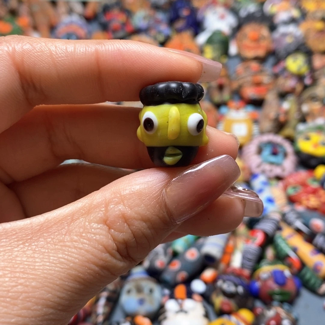 琉璃颈饰印度尼西亚小绿脸