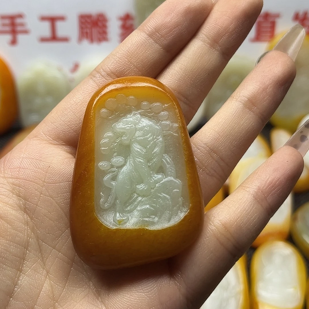 尚***平颈饰未镶嵌和田玉