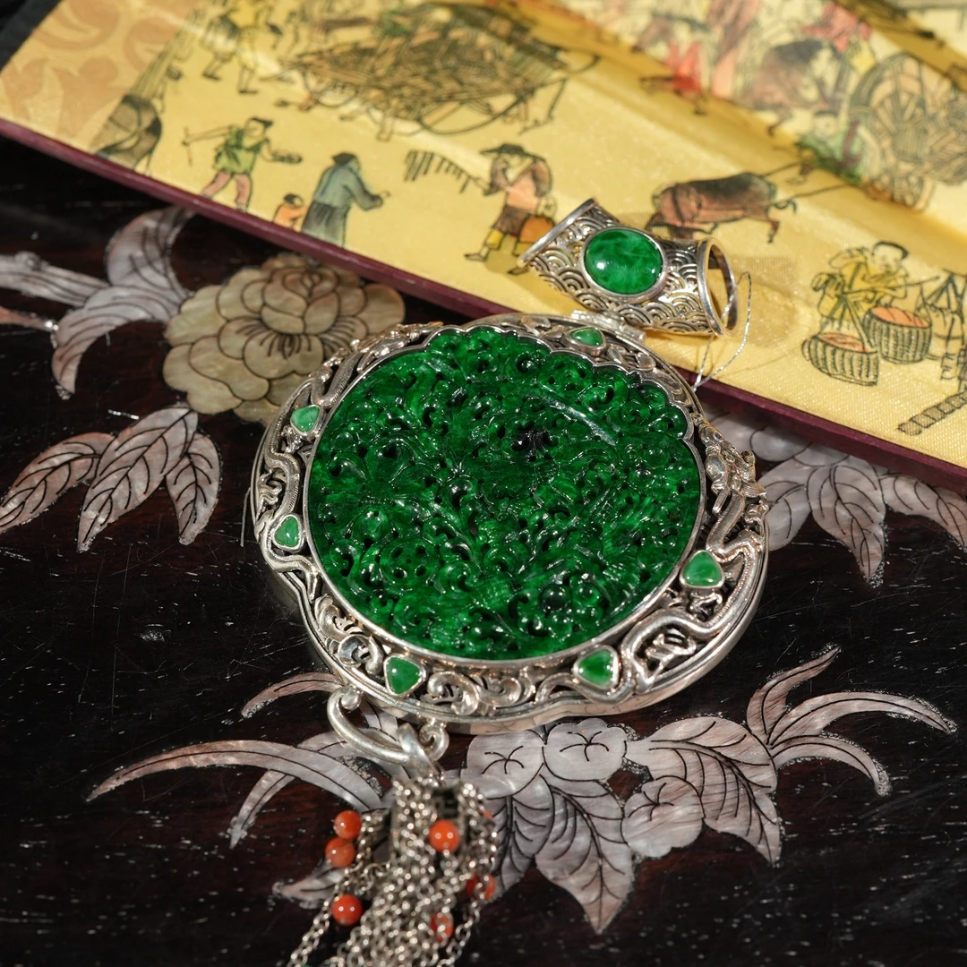 2.16香港王老板-翡翠镶嵌吊坠2t127