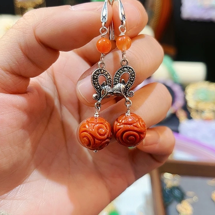 翡翠颈饰未镶嵌耳饰