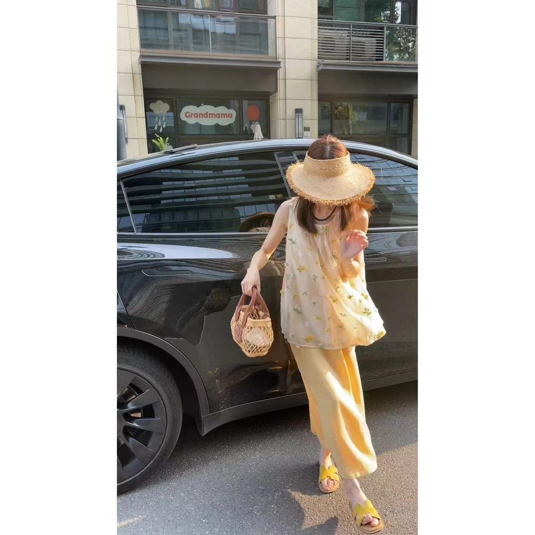 QiongQiong自留款！小清新精致重工刺绣提花后绑带韩系无袖上衣