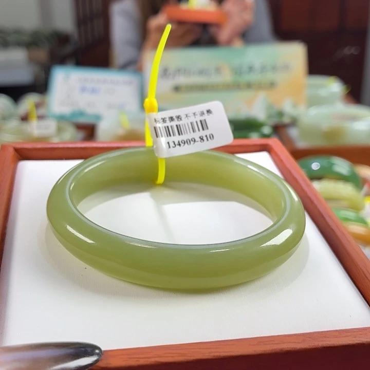 梦***果和田玉未镶嵌手镯（贵妃镯）