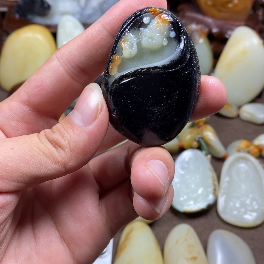 和田玉未镶嵌把件