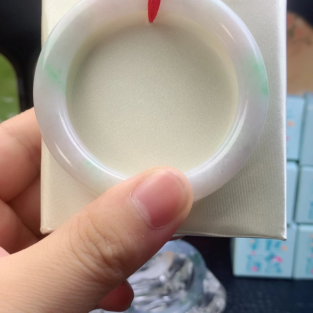 翡翠未镶嵌手镯52.7白底青百元福利胖圆
