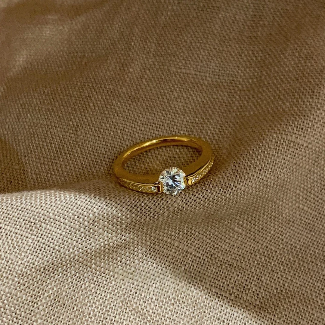 卡柒 铜合金戒指 爆闪悬浮闪锆戒指时尚小众设计高级感精致食指戒