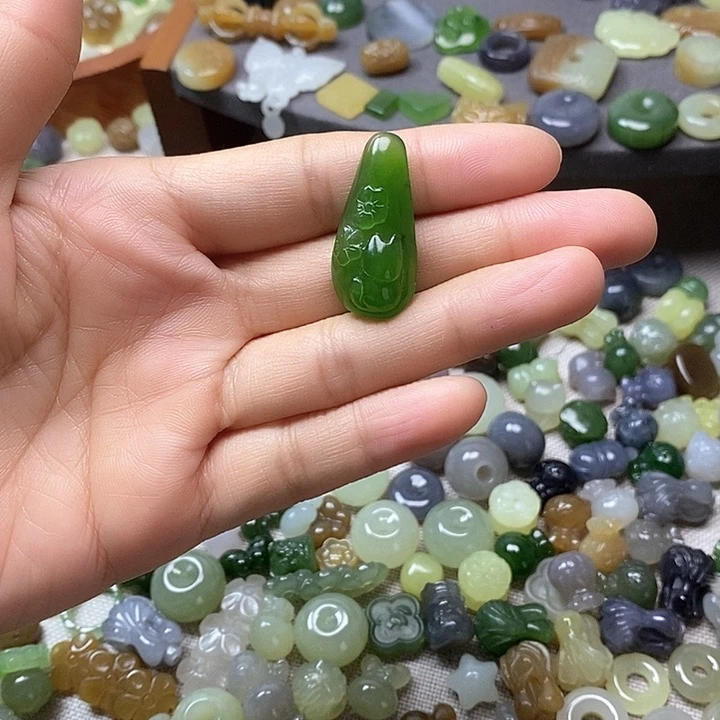 未镶嵌和田玉挂件猫牌