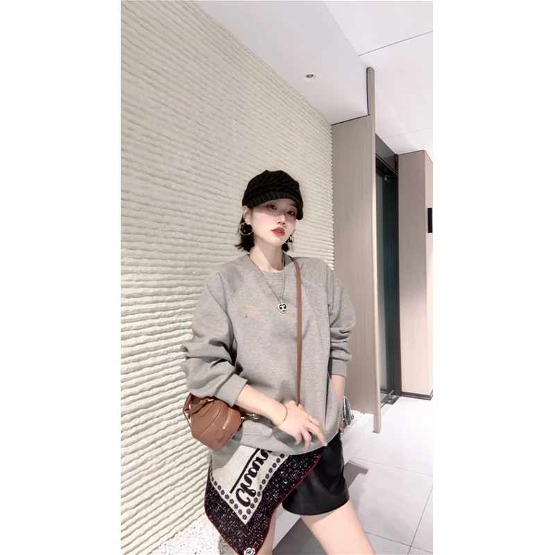 2025秋季时尚百搭洋气减龄运动套头衫长袖圆领卫衣女