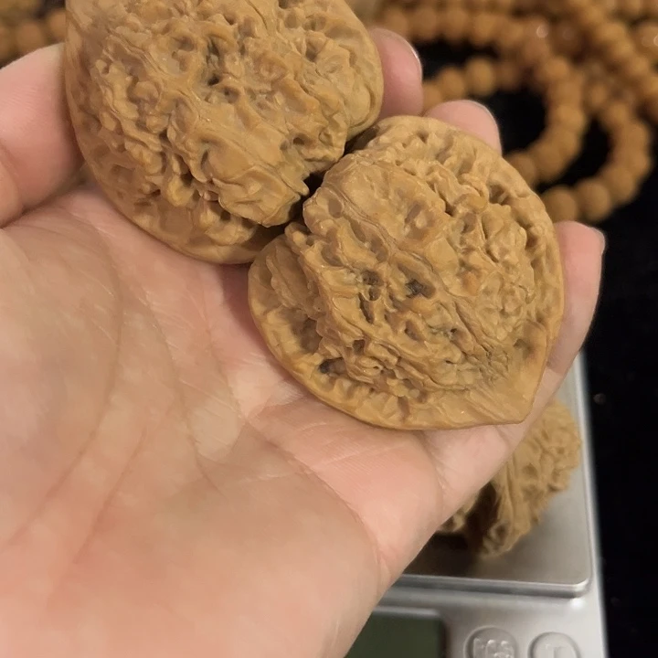 把件文玩核桃48左右微微瑕官帽，编号045