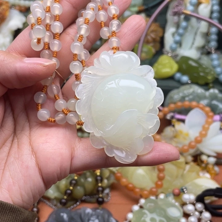 蛇纹石玉吊坠合金