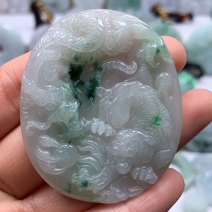 翡翠未镶嵌颈饰霸气侧漏虎虎生威福利