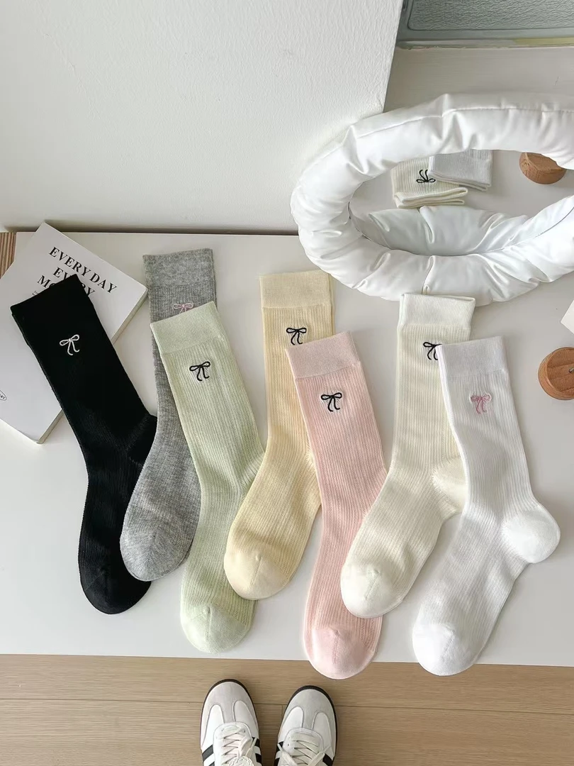 网眼蝴蝶结刺绣袜