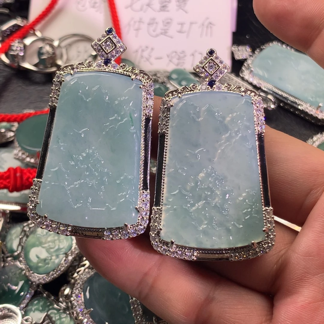 翡翠颈饰未镶嵌山水