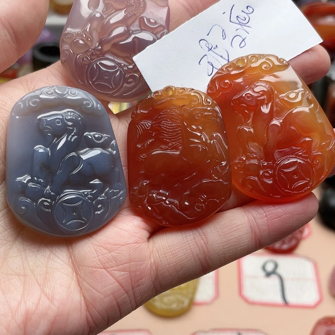 玛瑙/玉髓颈饰合金三**?