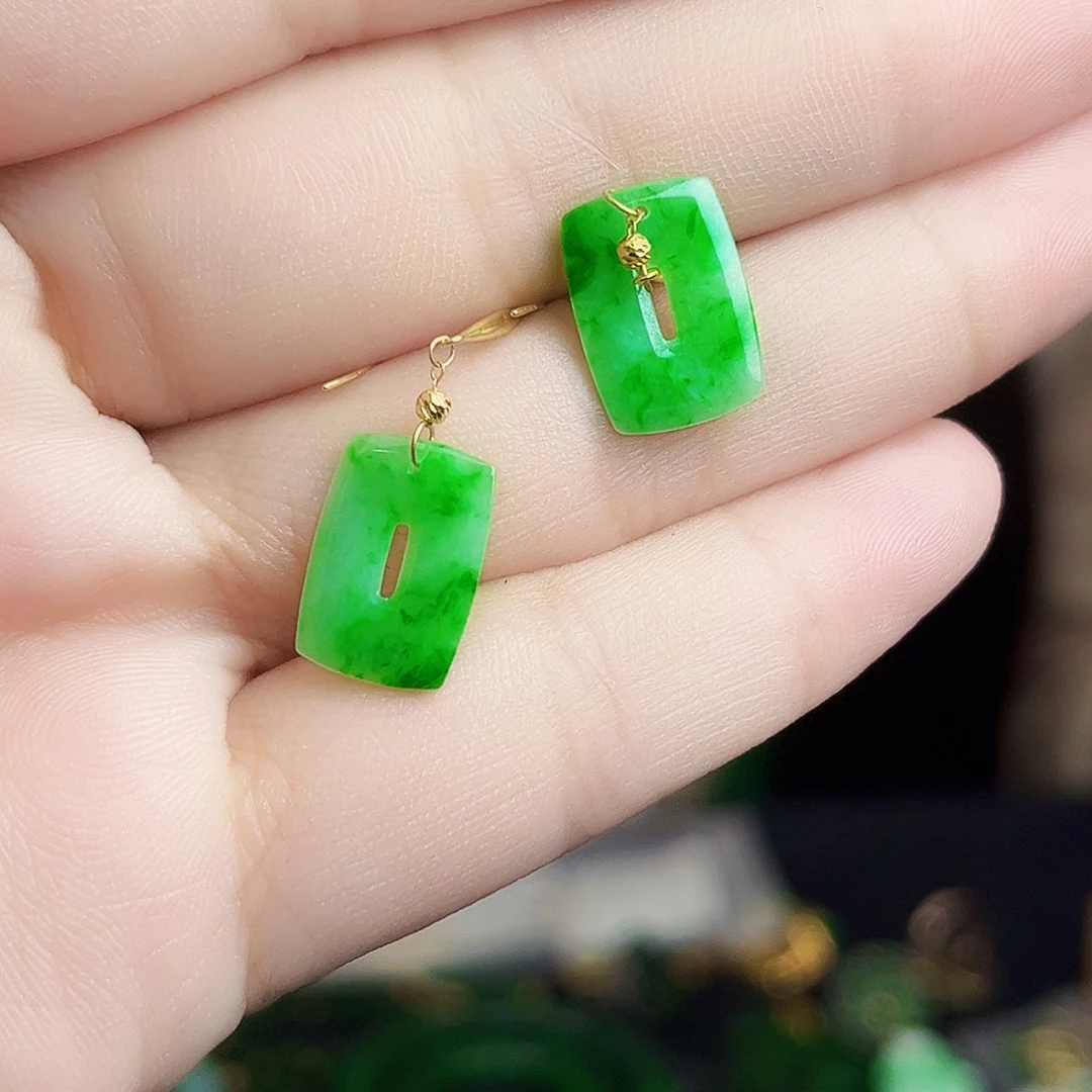 颈饰18K金镶嵌翡翠多样性