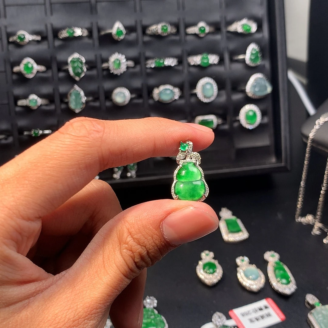 翡翠未镶嵌吊坠(不含链)