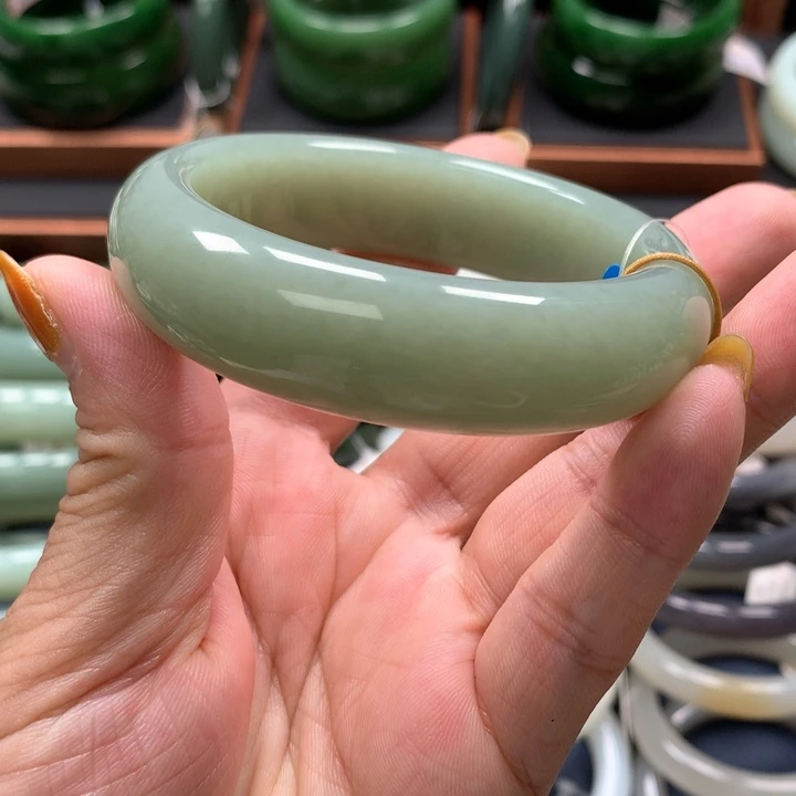 【闪购商品】未镶嵌手镯和田玉