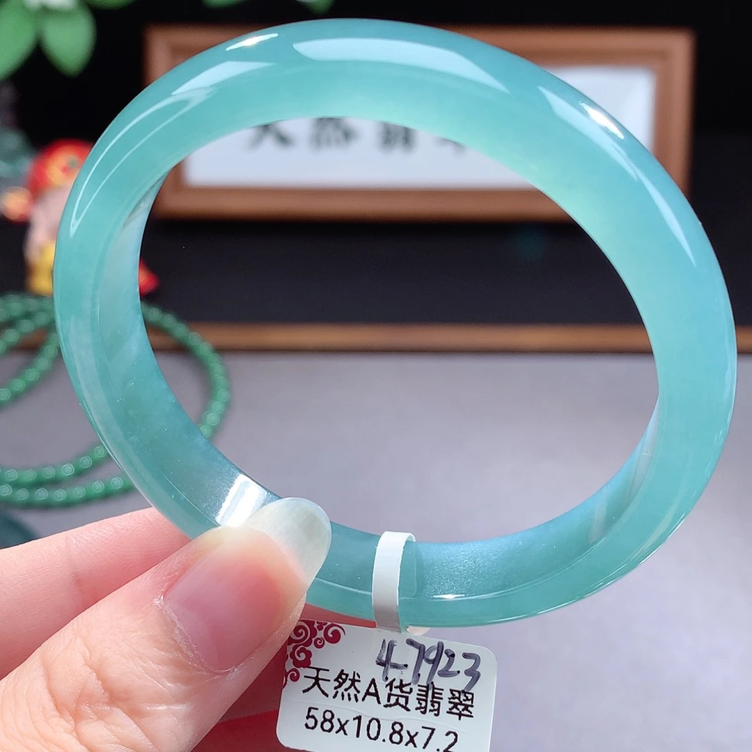 未镶嵌手镯（圆镯）翡翠