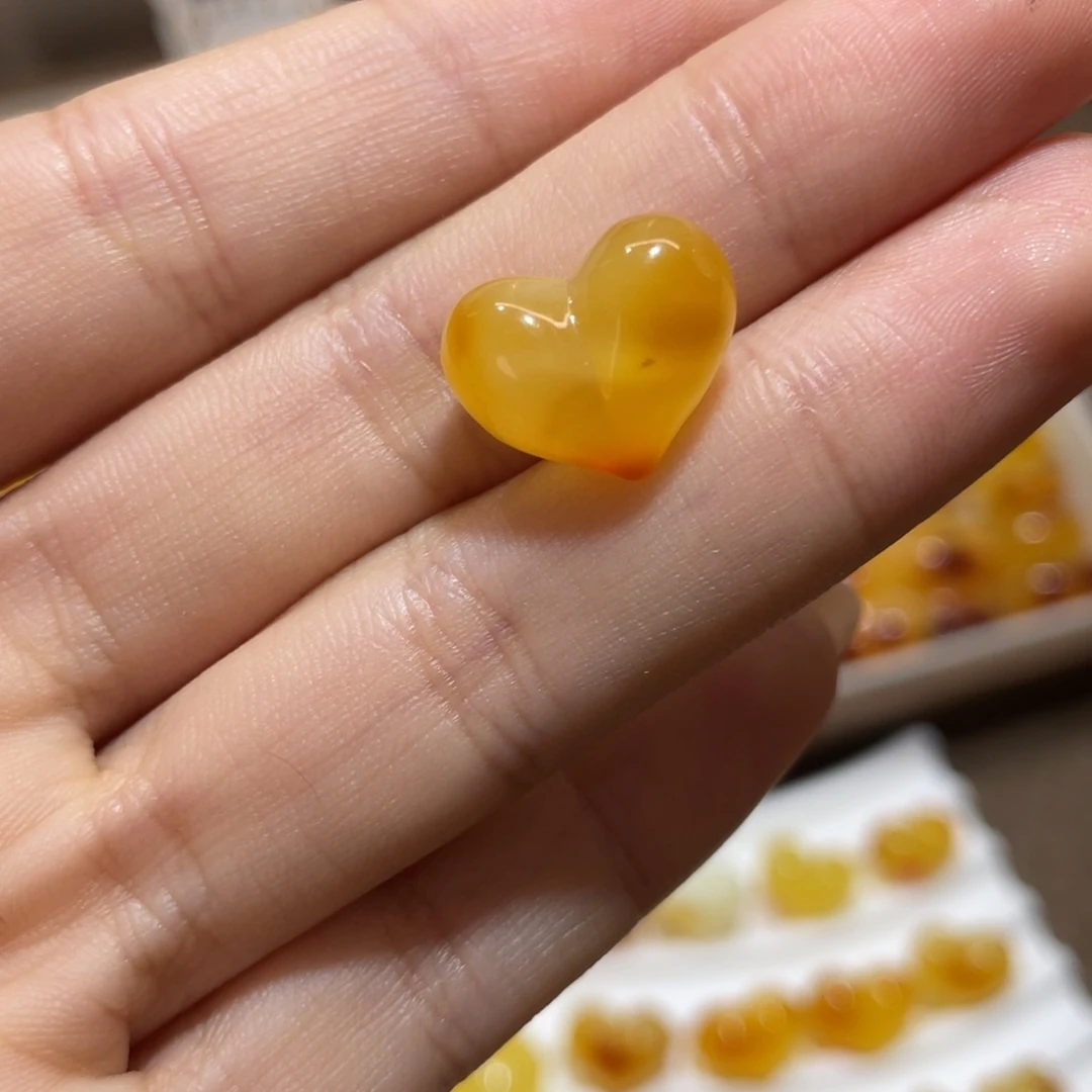 琥珀未镶嵌裸石屁桃