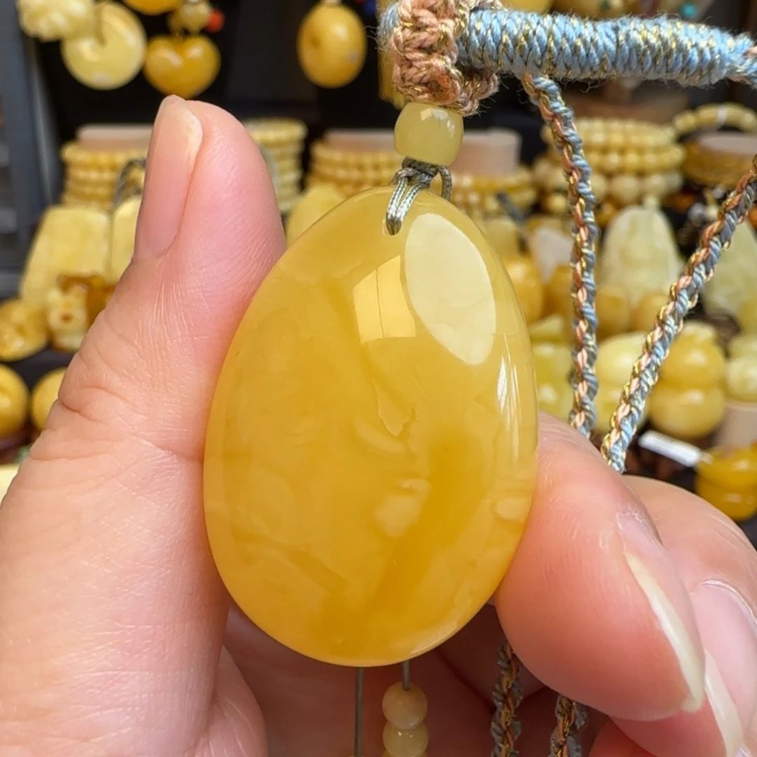 琥珀套链未镶嵌天然俄料鸡油黄蜜蜡水滴吊坠