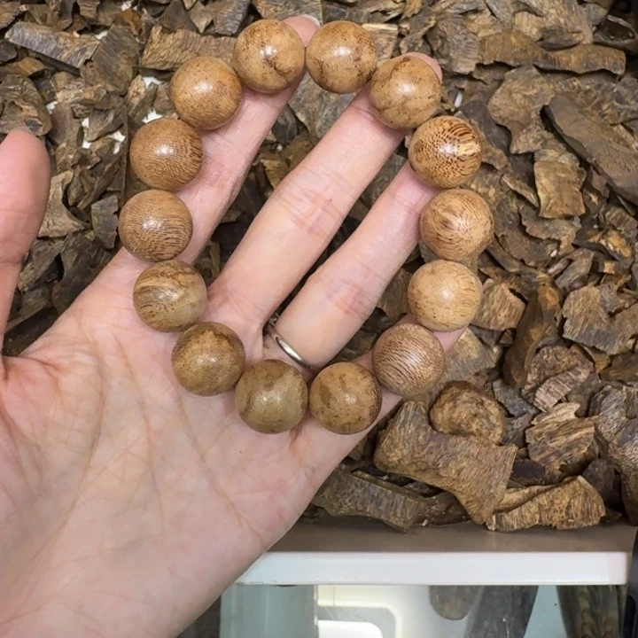 沉香香囊沉香海南黄油格