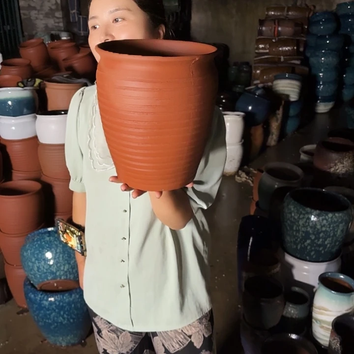 口21高24瑕疵底裂一个盆子。