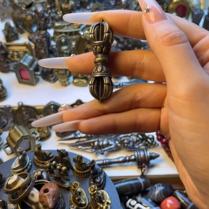 佛***坨泥塑闪价漏价一件