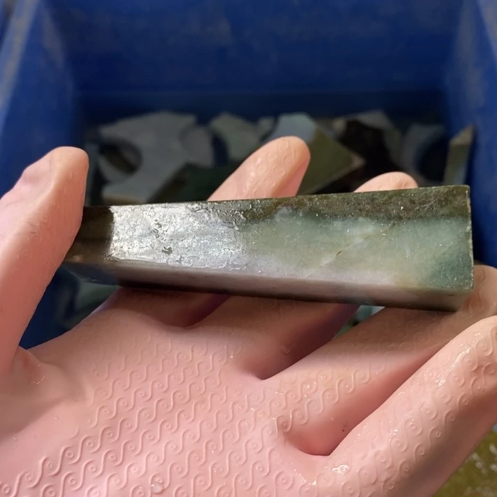 翡翠裸石缅甸翡翠边角料