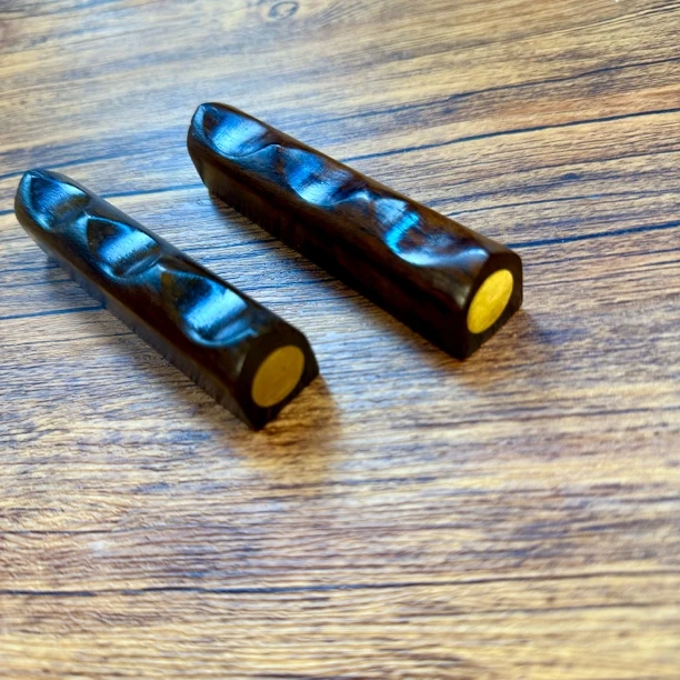 无上斋【红木嵌铜·实木笔搁】 2支