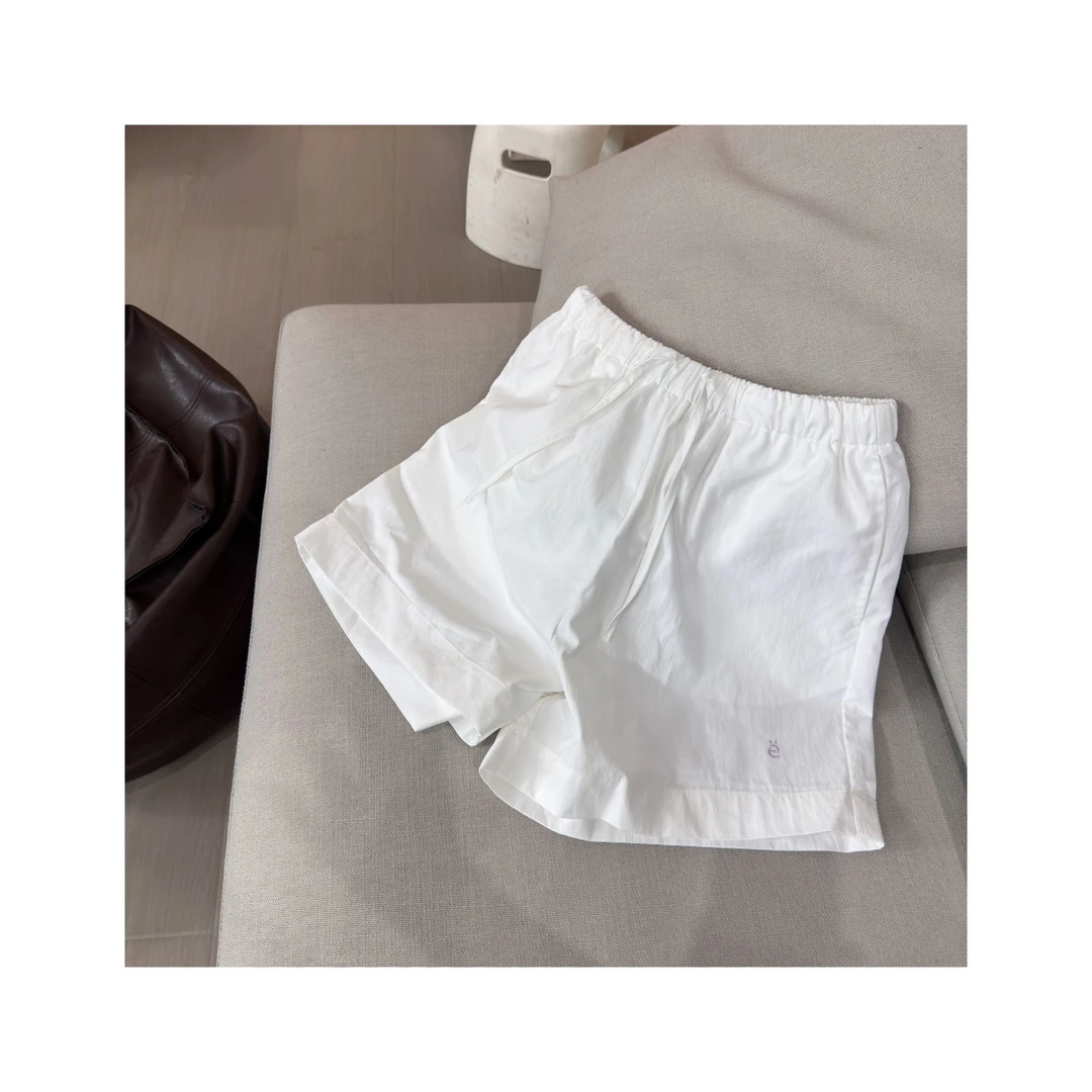刺绣字母白色棉布短款