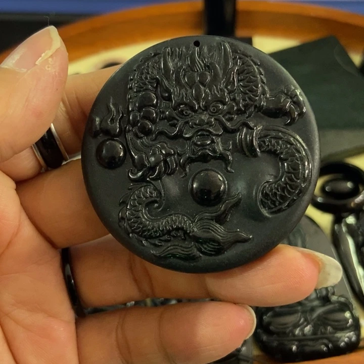 翡翠颈饰未镶嵌墨翠龙