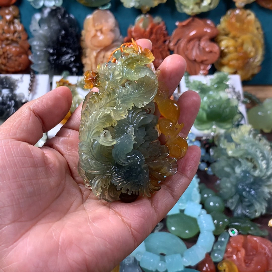 蓝***空未镶嵌蛇纹石玉挂坠