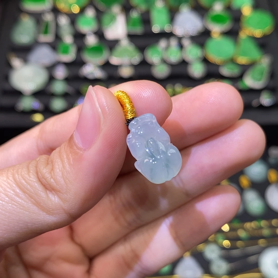 翡翠未镶嵌颈饰有纹裂